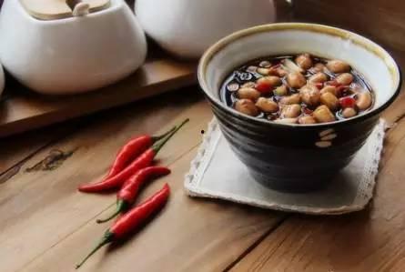 摸鱼吃瓜添油加醋