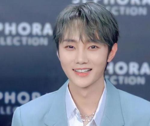 吃瓜罗伯特翔霖,揭秘娱乐圈的甜蜜与苦涩