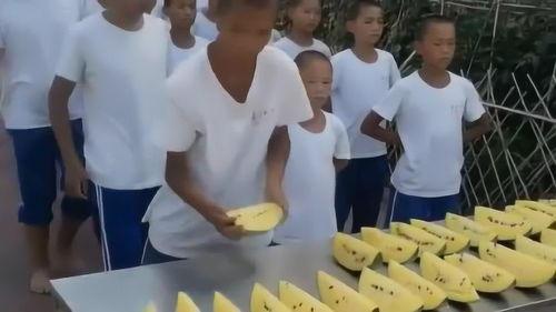 怎么拿到吃瓜动作,轻松掌握“吃瓜”动作，轻松成为社交达人