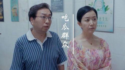 女子门外吃瓜视频播放