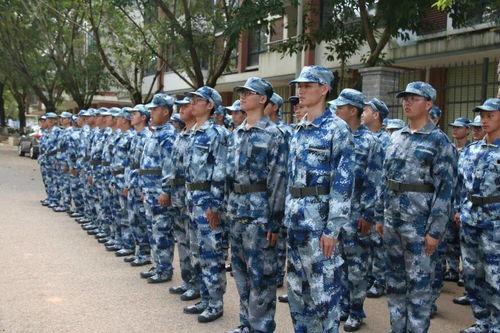 军训时跳舞吃瓜,难忘的军营集体记忆