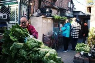 唐山崔浩吃瓜,唐山街头一幕引发网友热议