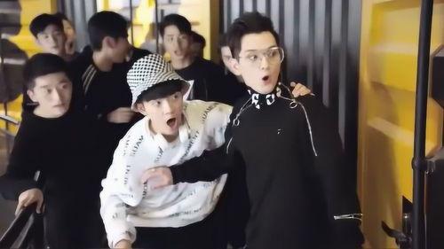 kk 成员吃瓜
